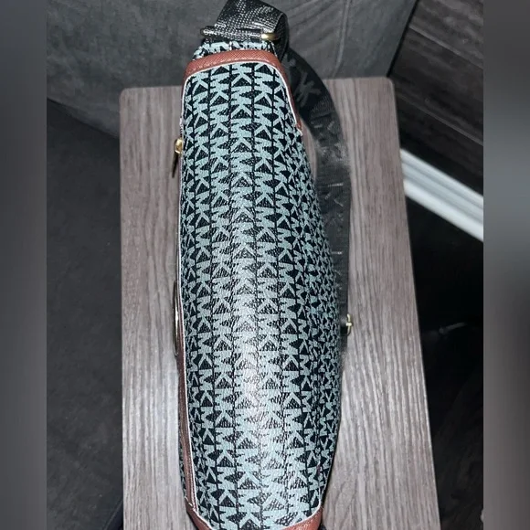 Michael Kors MK Monogram Crossbody Bag Brown Trim Medium Everyday Purse 10.25” - Picture 11 of 15